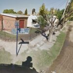 Le cortó la oreja de un machetazo a su vecino porque estacionó en la puerta de su casa