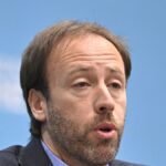 Provincia ofreció aumentos salariales a estatales y docentes y se comprometió a reabrir paritarias en agosto