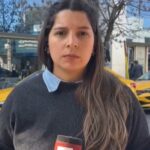 Un motochorro le quiso robar el teléfono a una periodista en un móvil en vivo