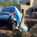robaron una ambulancia, se tirotearon con la policía y terminaron incrustados en una pileta